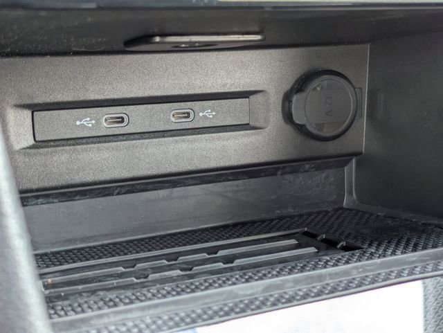 Used 2025 Volkswagen Taos SE FWD image 23