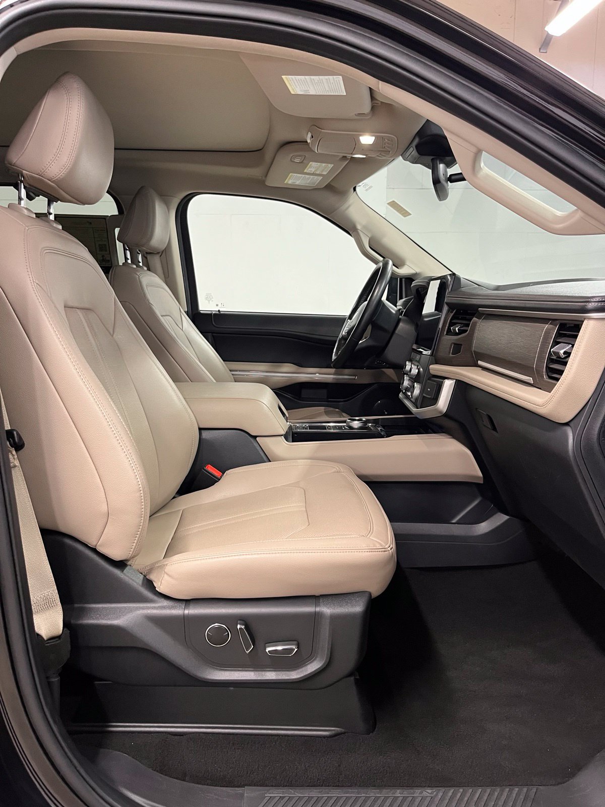 Used 2024 Ford Expedition Limited RWD image 20