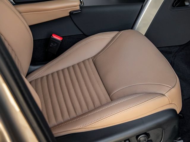New 2025 Land Rover Discovery Metropolitan Edition AWD/4WD image 28