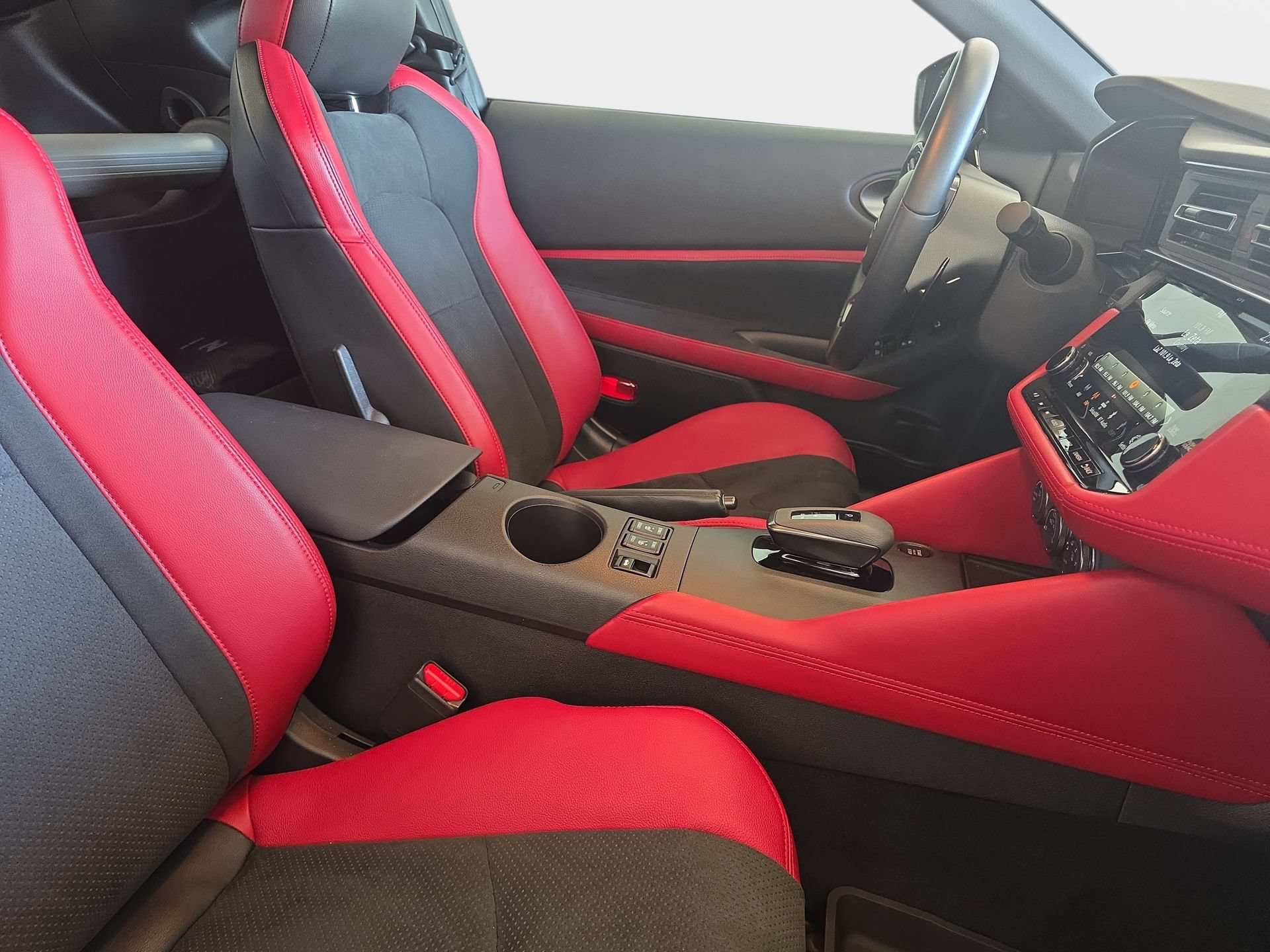 Used 2025 Nissan Z Performance w/ Floor Mat Package RWD image 10