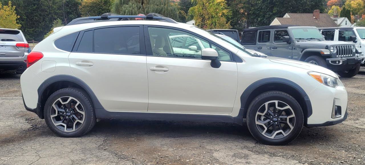 Used 2017 Subaru Crosstrek 2.0i Premium AWD/4WD image 9