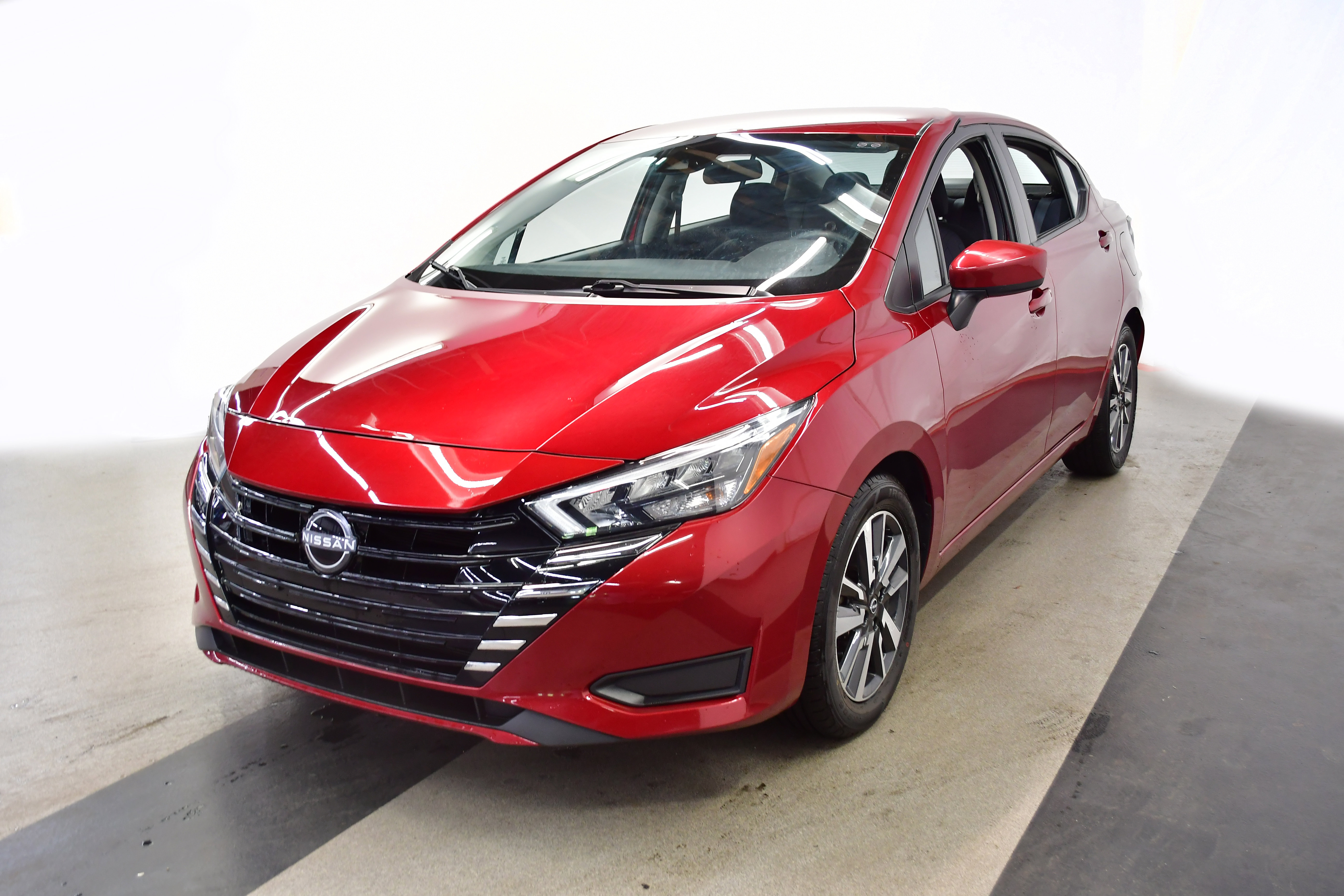 Used 2025 Nissan Versa SV FWD image 4