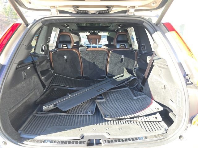 Certified 2025 Volvo XC90 B6 Ultra w/ Lounge Package image 21