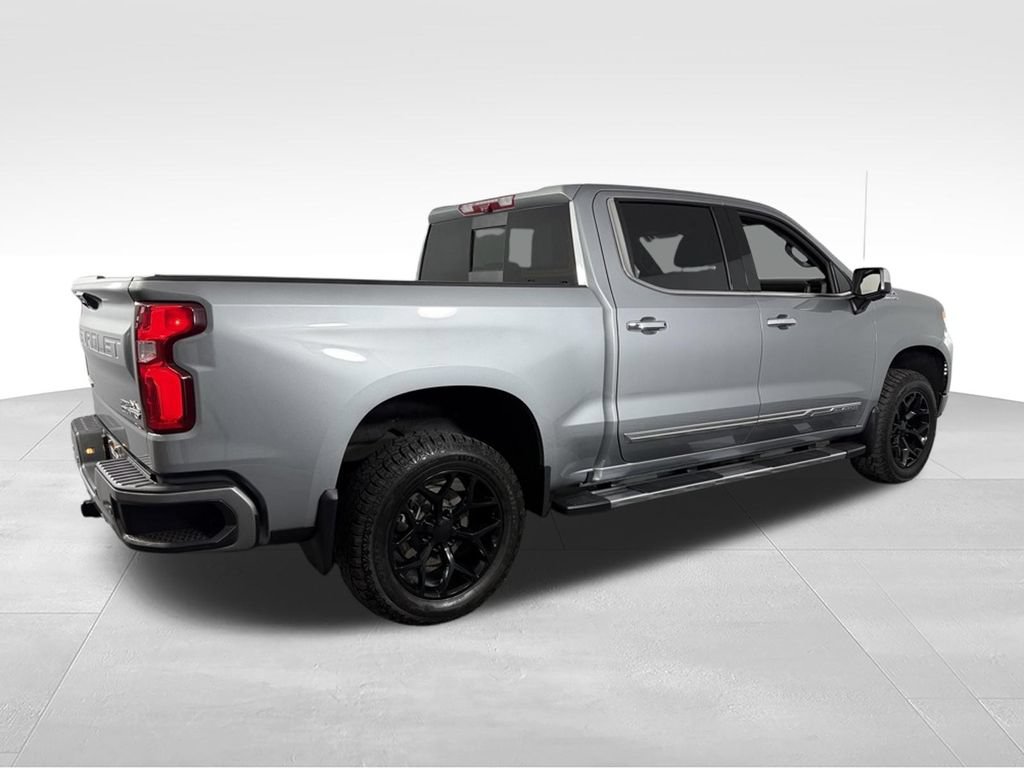 Used 2024 Chevrolet Silverado 1500 High Country w/ High Country Premium Package AWD/4WD image 6
