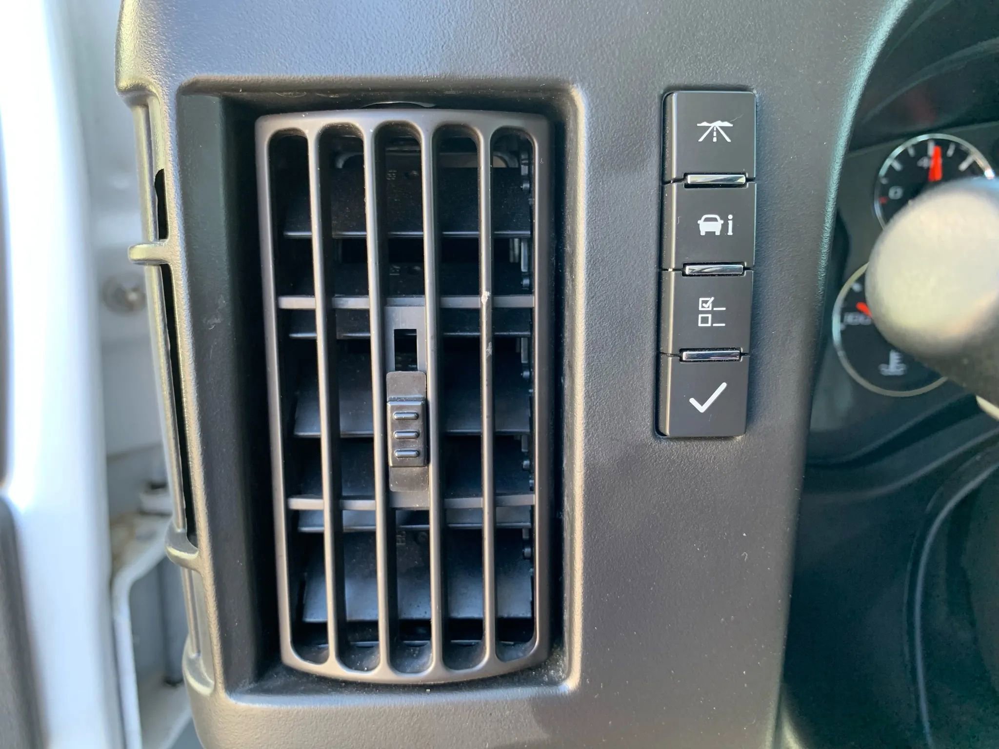 Used 2017 Chevrolet Express 2500 image 19