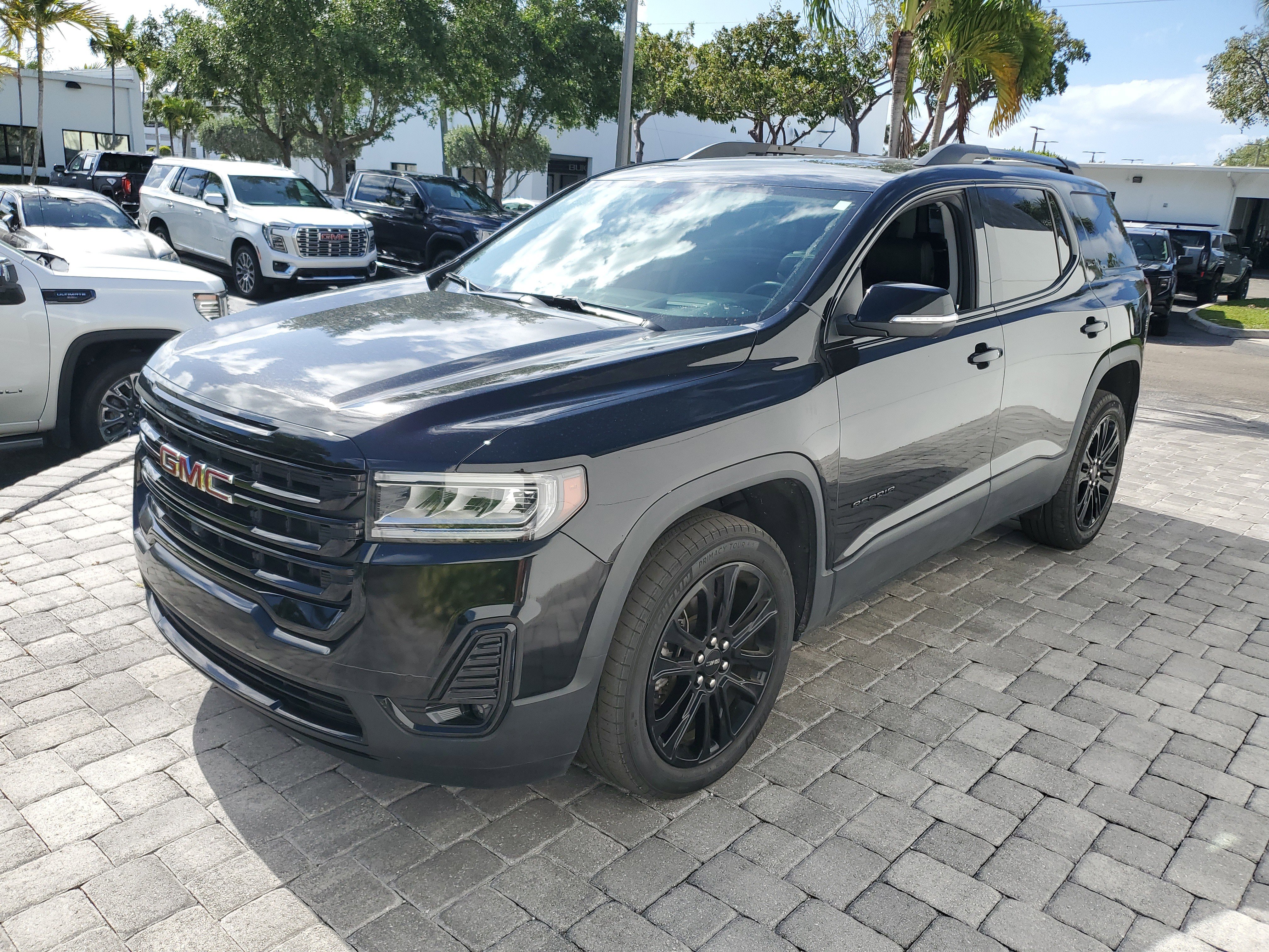 Used 2023 GMC Acadia SLT w/ Elevation Edition FWD image 3