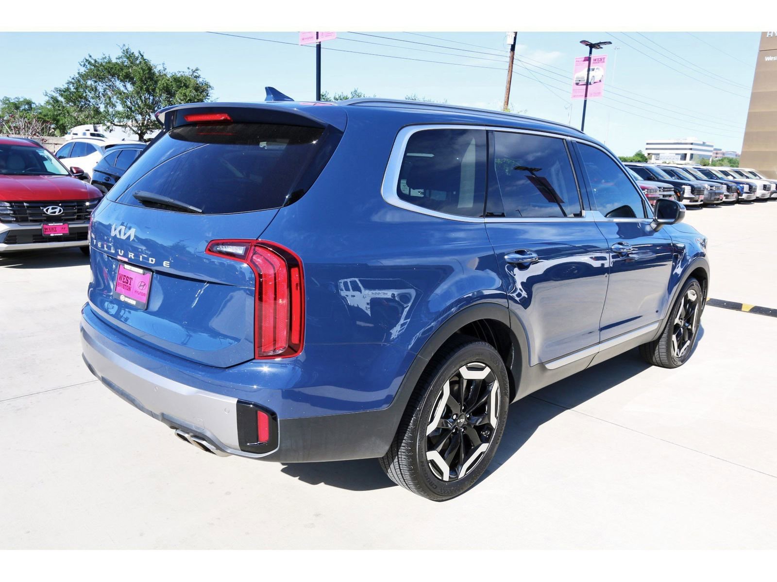 Used 2024 Kia Telluride S w/ S Sunroof Package image 8