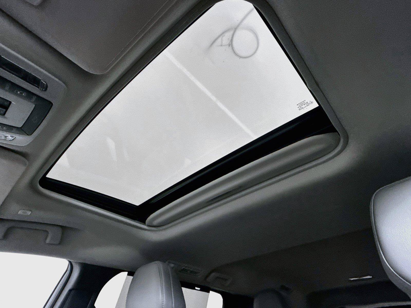 Certified 2026 Toyota Sienna XLE FWD image 6