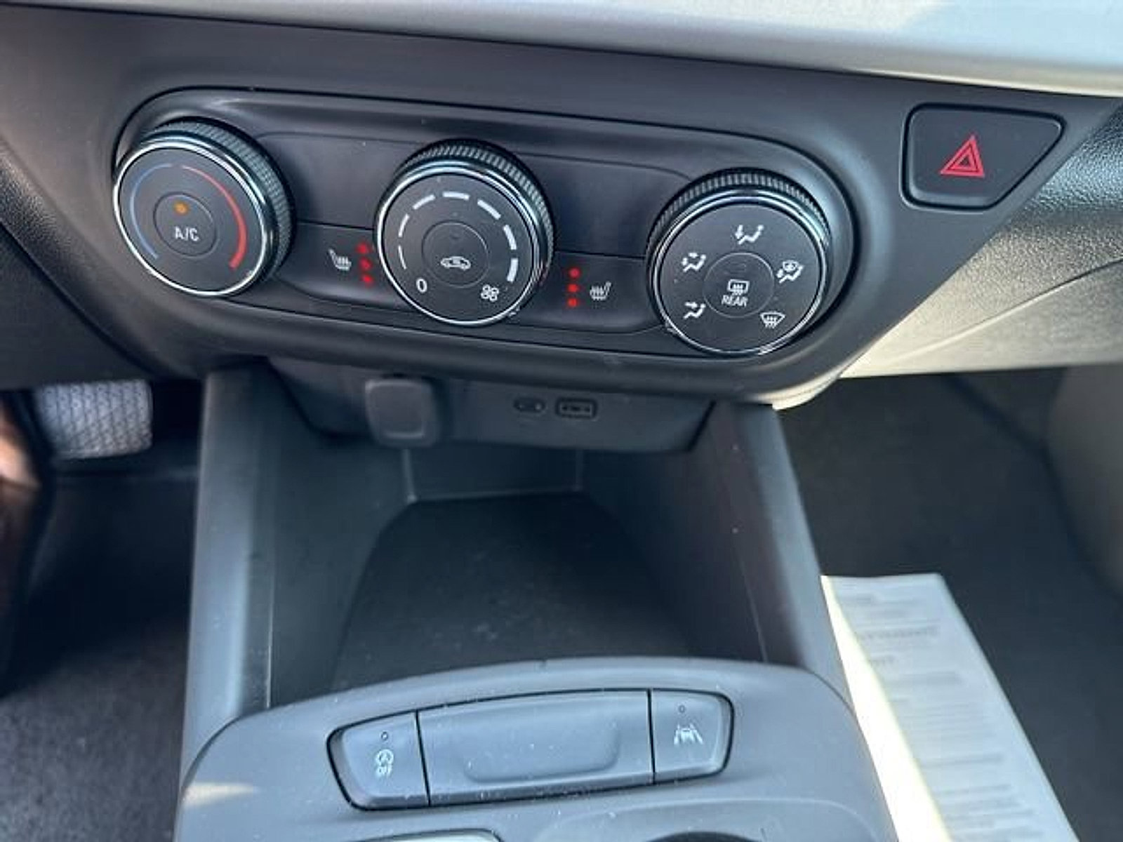 Used 2024 Chevrolet Trax LS w/ LS Convenience Package FWD image 18