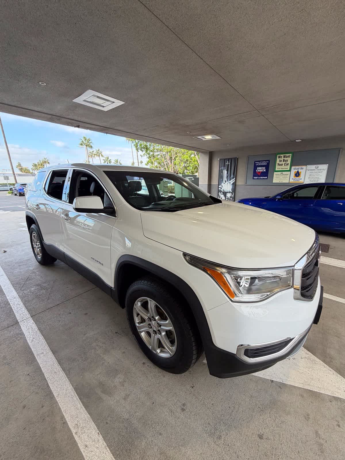 Used 2017 GMC Acadia SLE FWD image 3