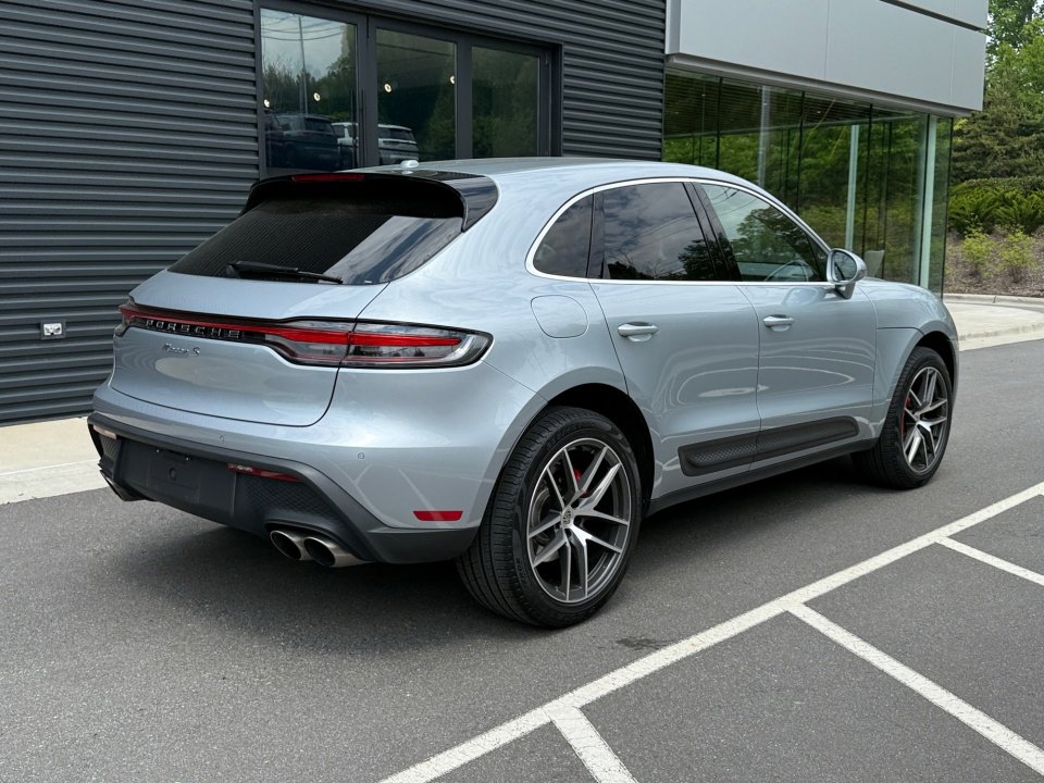 Certified 2022 Porsche Macan S AWD/4WD image 7