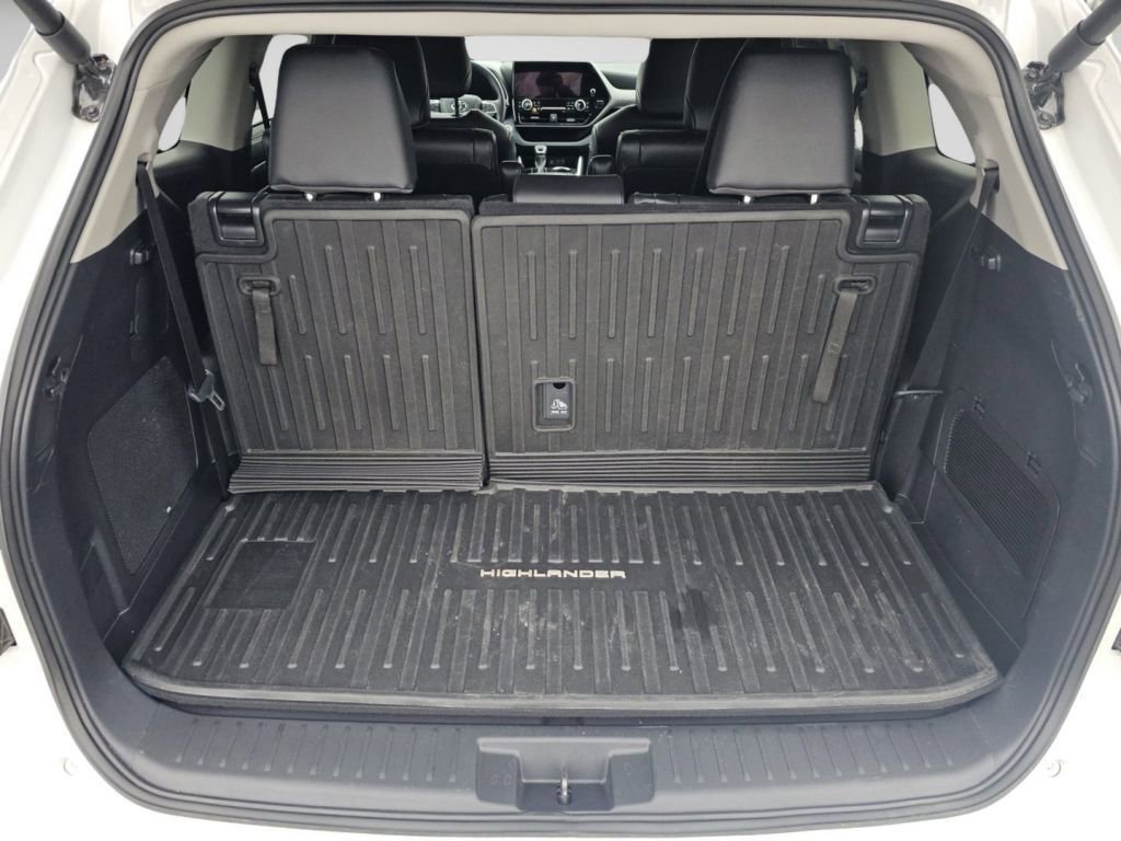 Used 2025 Toyota Highlander Limited image 27