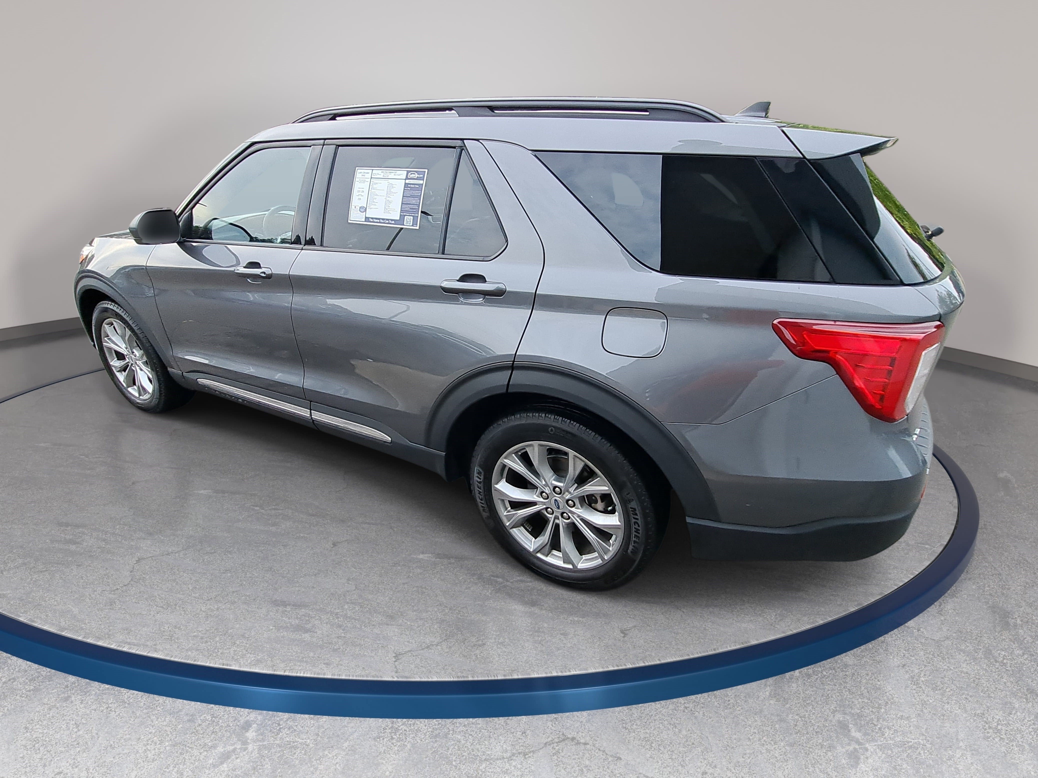 Used 2023 Ford Explorer XLT w/ Equipment Group 202A RWD image 7