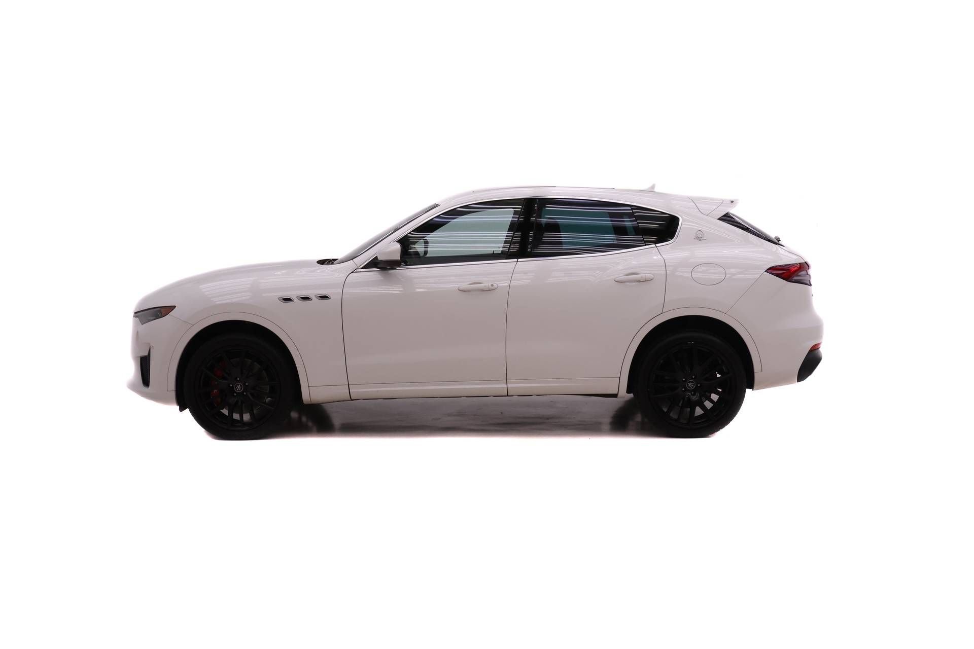 Used 2021 Maserati Levante GTS AWD/4WD image 3