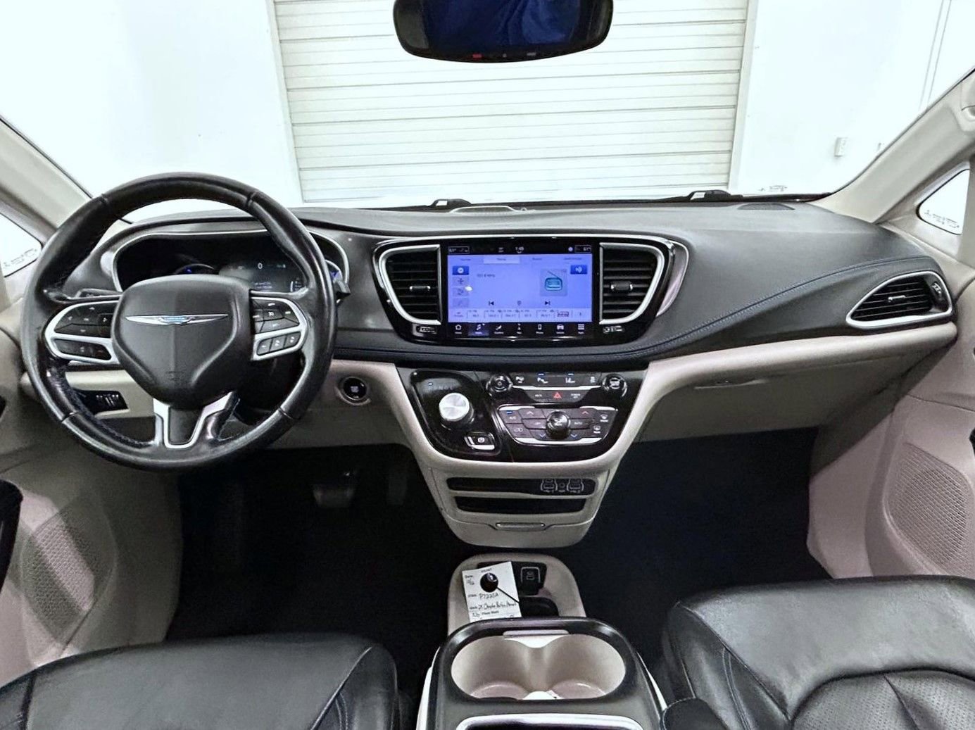 Used 2021 Chrysler Pacifica Touring-L FWD image 13