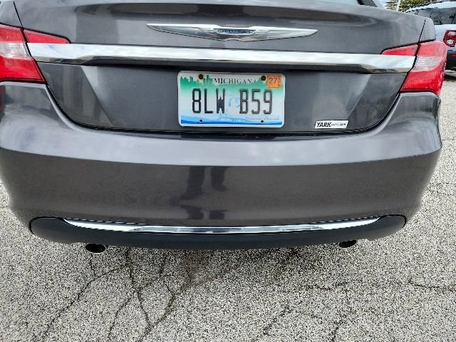 Used 2014 Chrysler 200 Limited FWD image 3