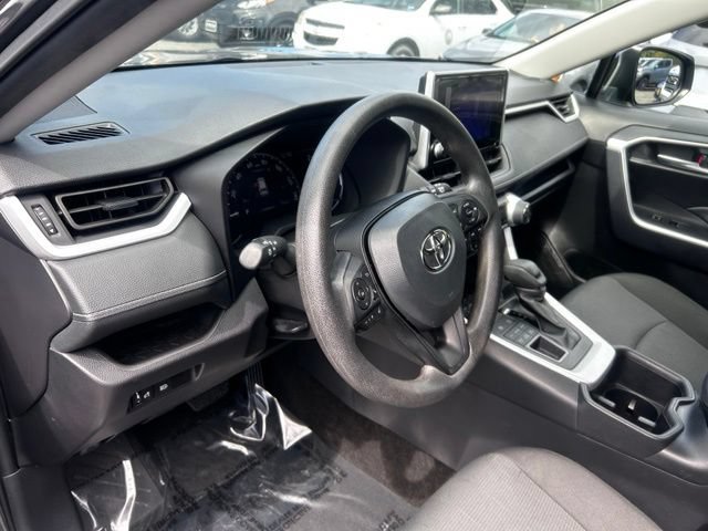 Used 2025 Toyota RAV4 XLE AWD/4WD image 13