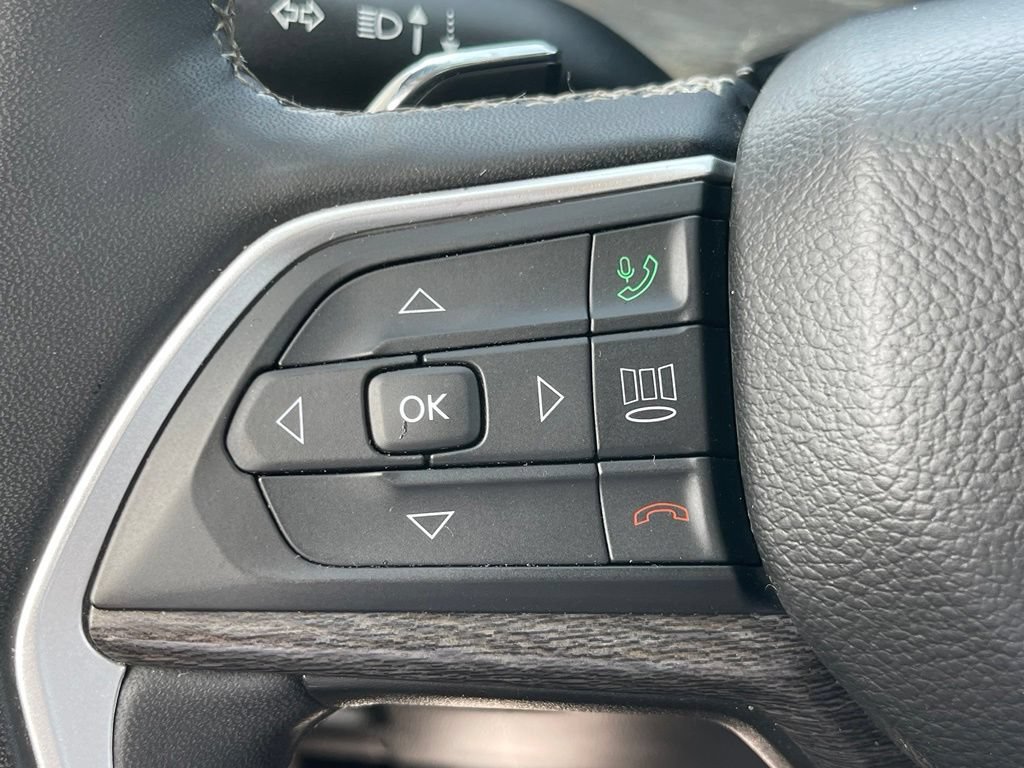 Used 2023 Jeep Grand Cherokee L Limited AWD/4WD image 24
