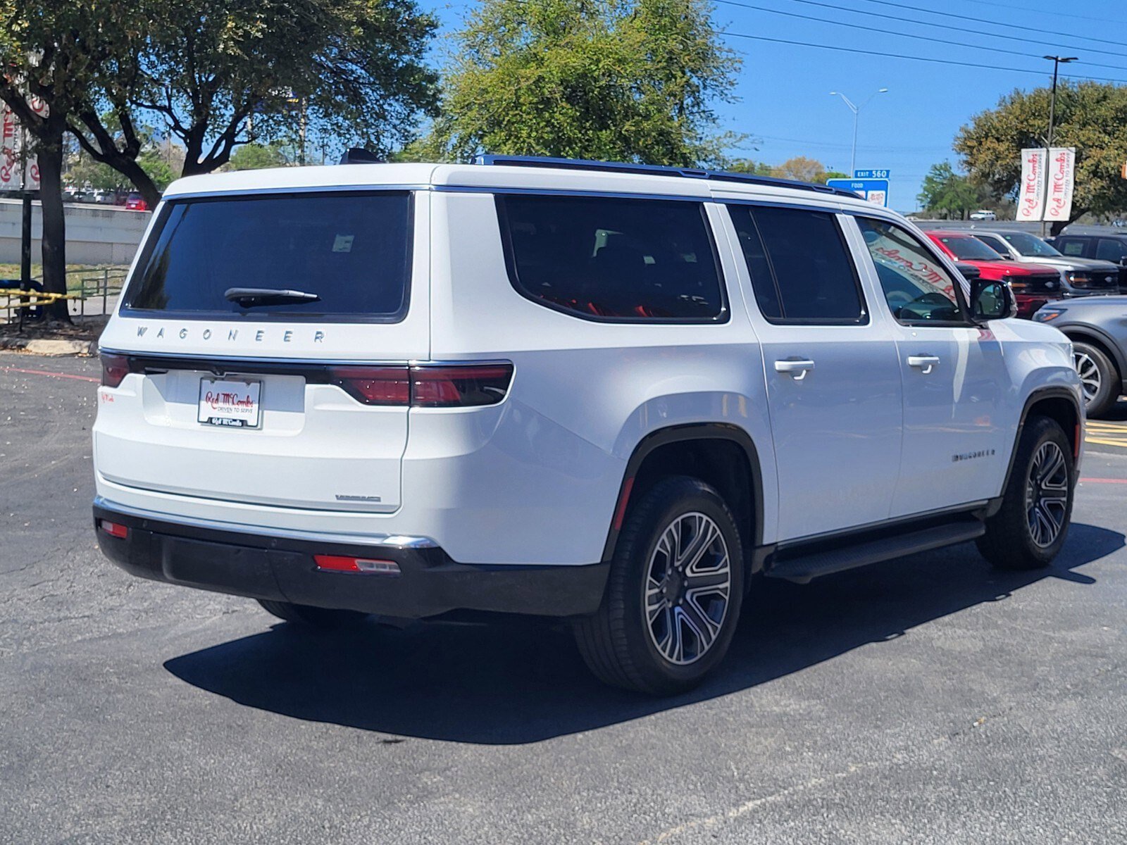 Used 2024 Jeep Wagoneer L Series II w/ Flexible Seating Group image 4