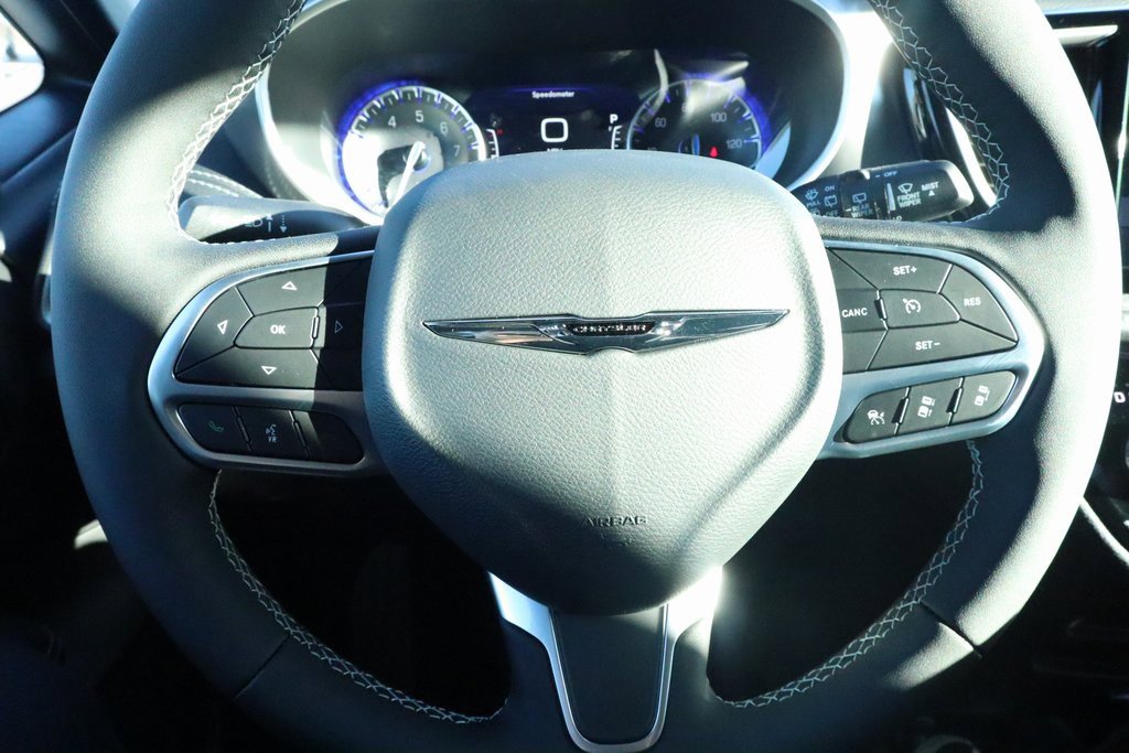 New 2026 Chrysler Pacifica Select image 4