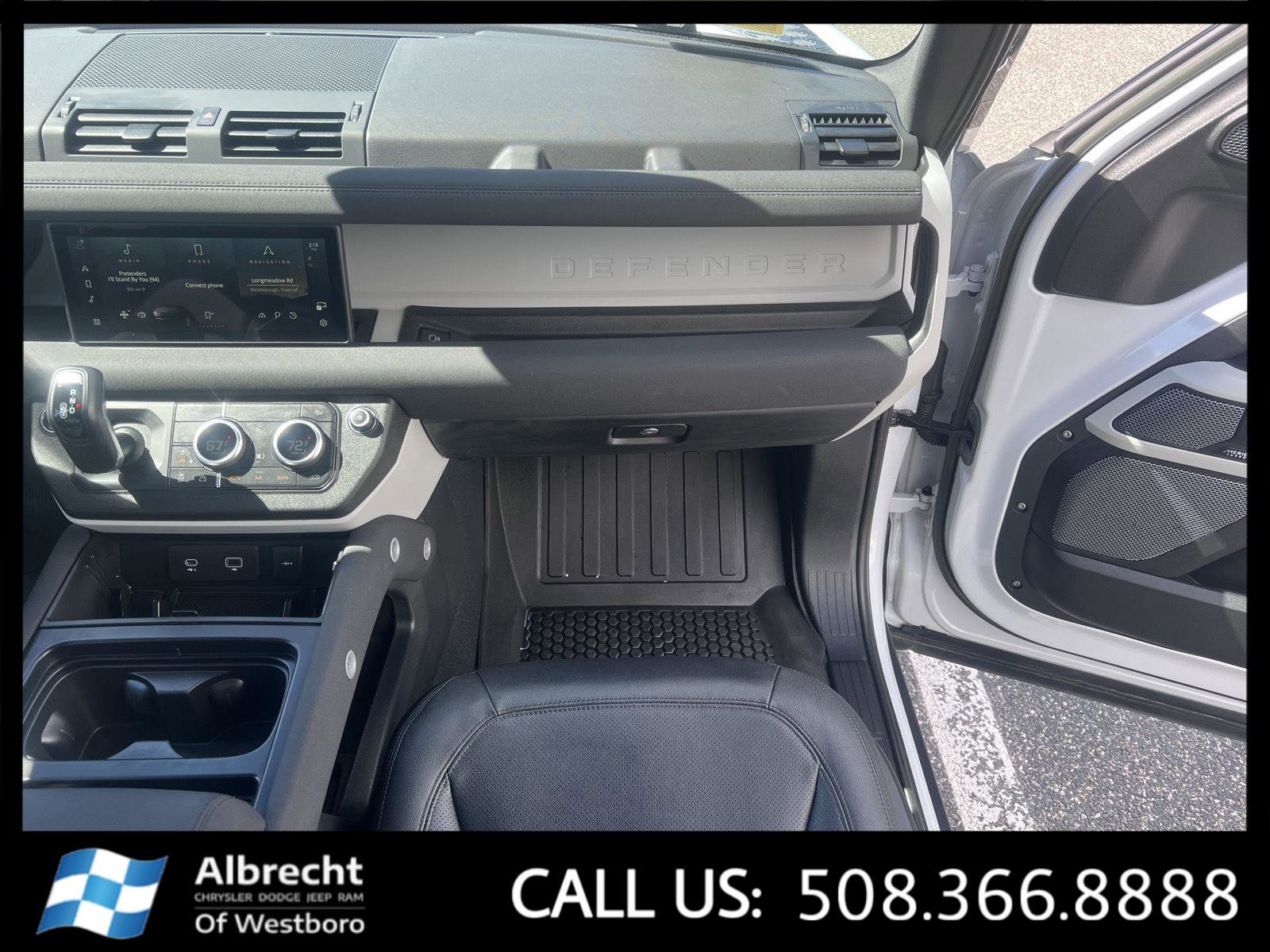 Used 2023 Land Rover Defender 90 SE image 17