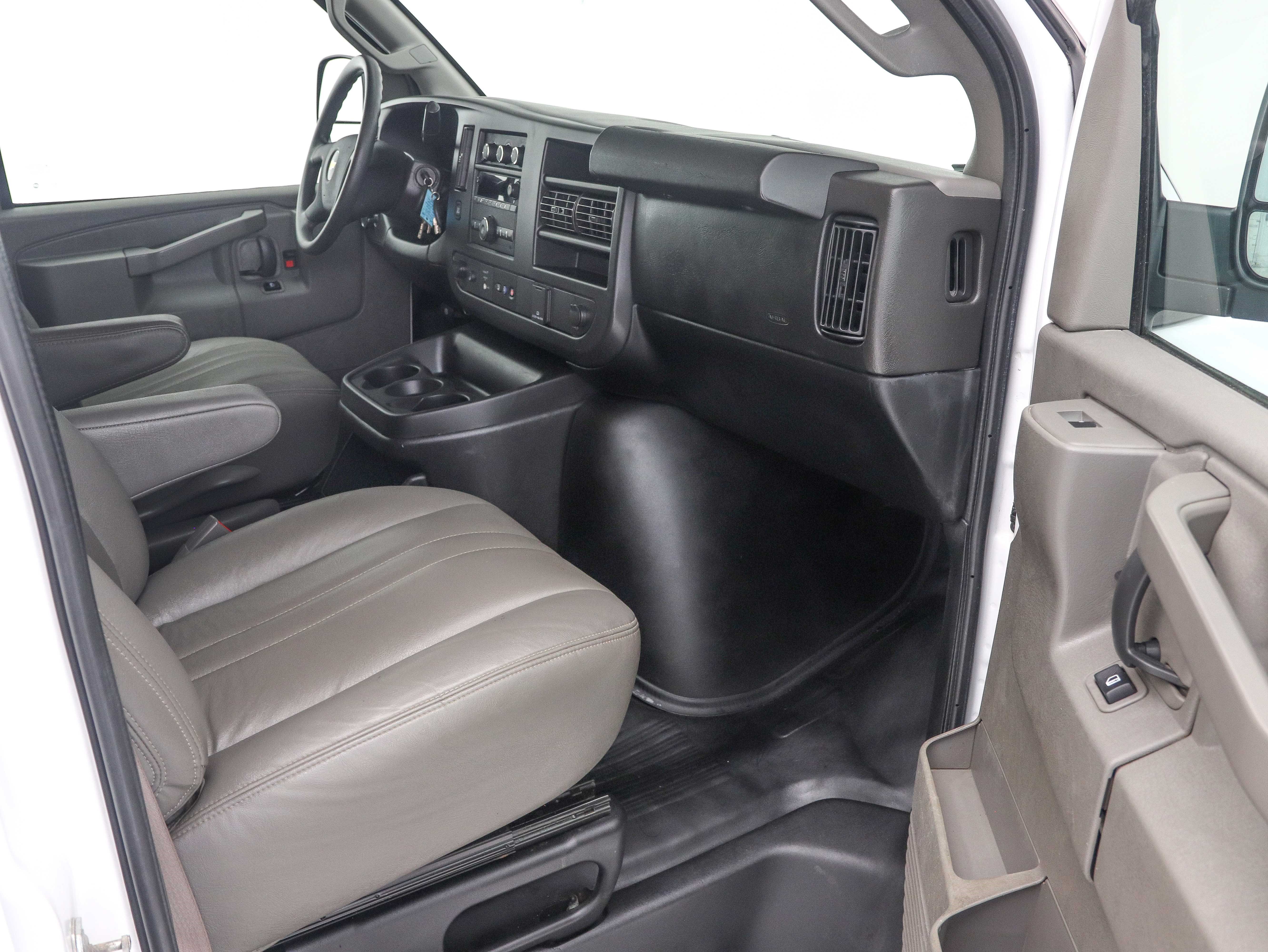 Used 2021 Chevrolet Express 2500 Extended RWD image 17