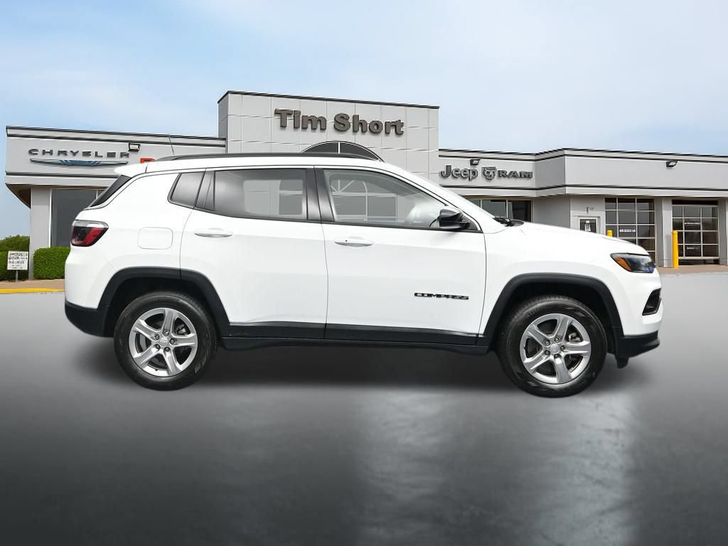 Used 2024 Jeep Compass Latitude AWD/4WD image 6