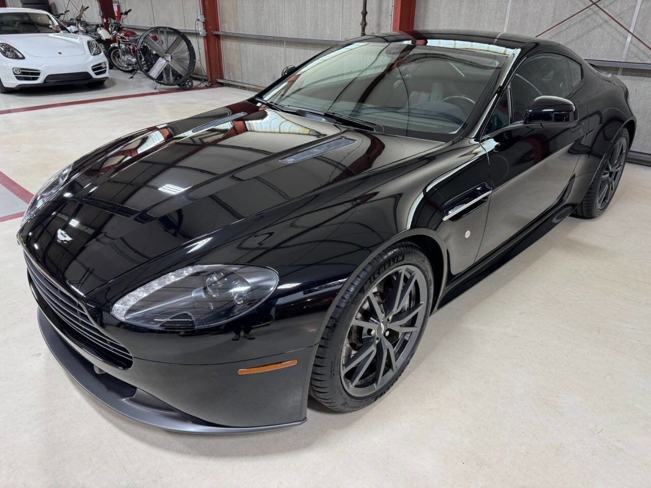 Used 2015 Aston Martin V8 Vantage GT image 33