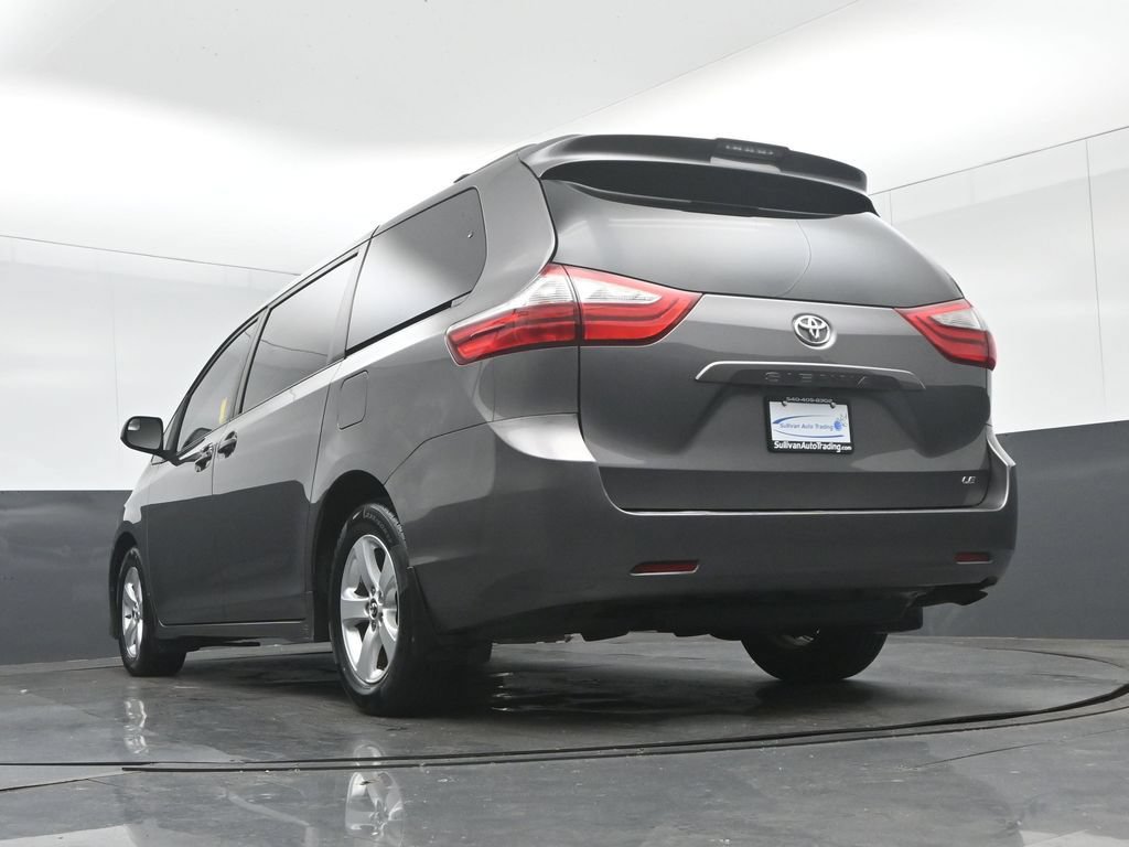 Used 2018 Toyota Sienna LE w/ Carpet Mat Package FWD image 63