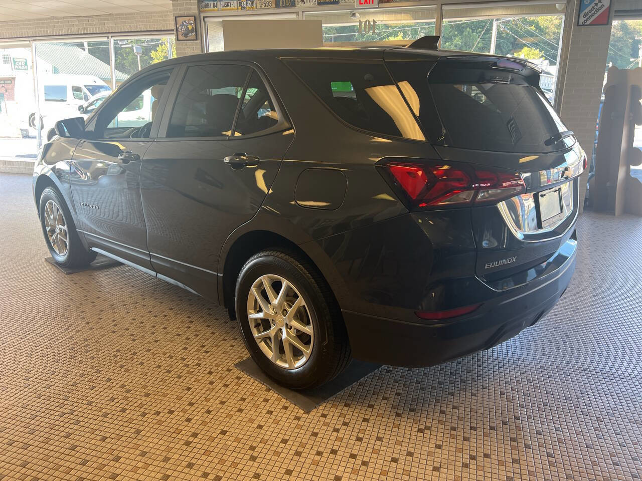 Used 2022 Chevrolet Equinox LS image 7