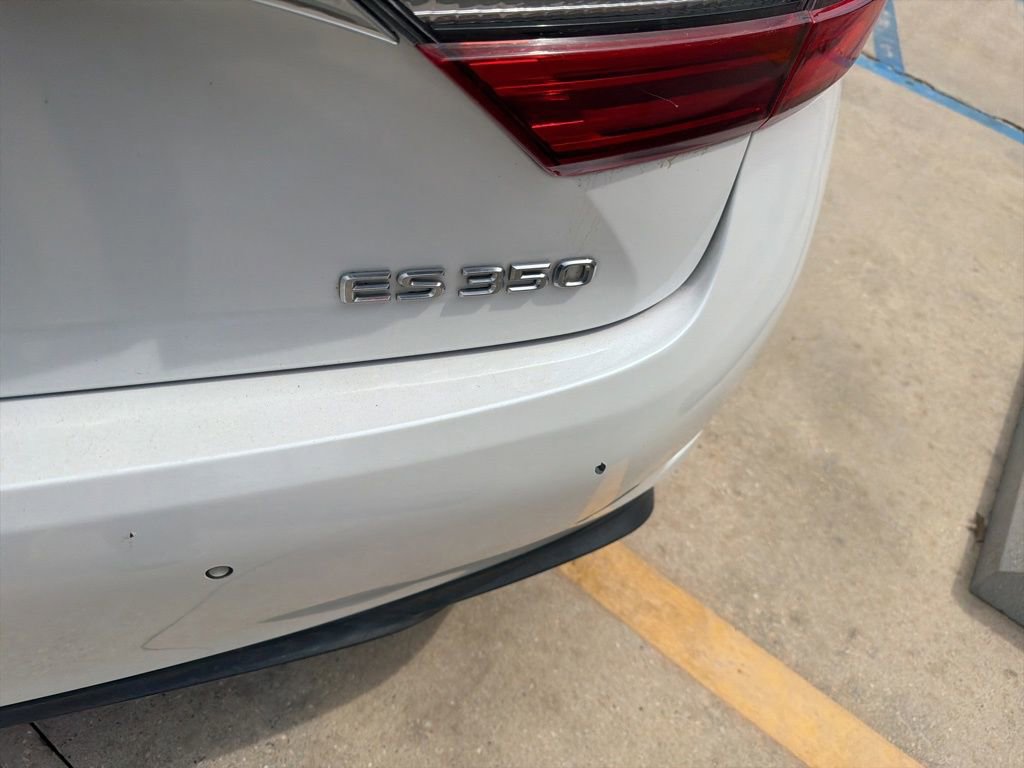 Used 2018 Lexus ES 350 w/ Navigation System Package image 39