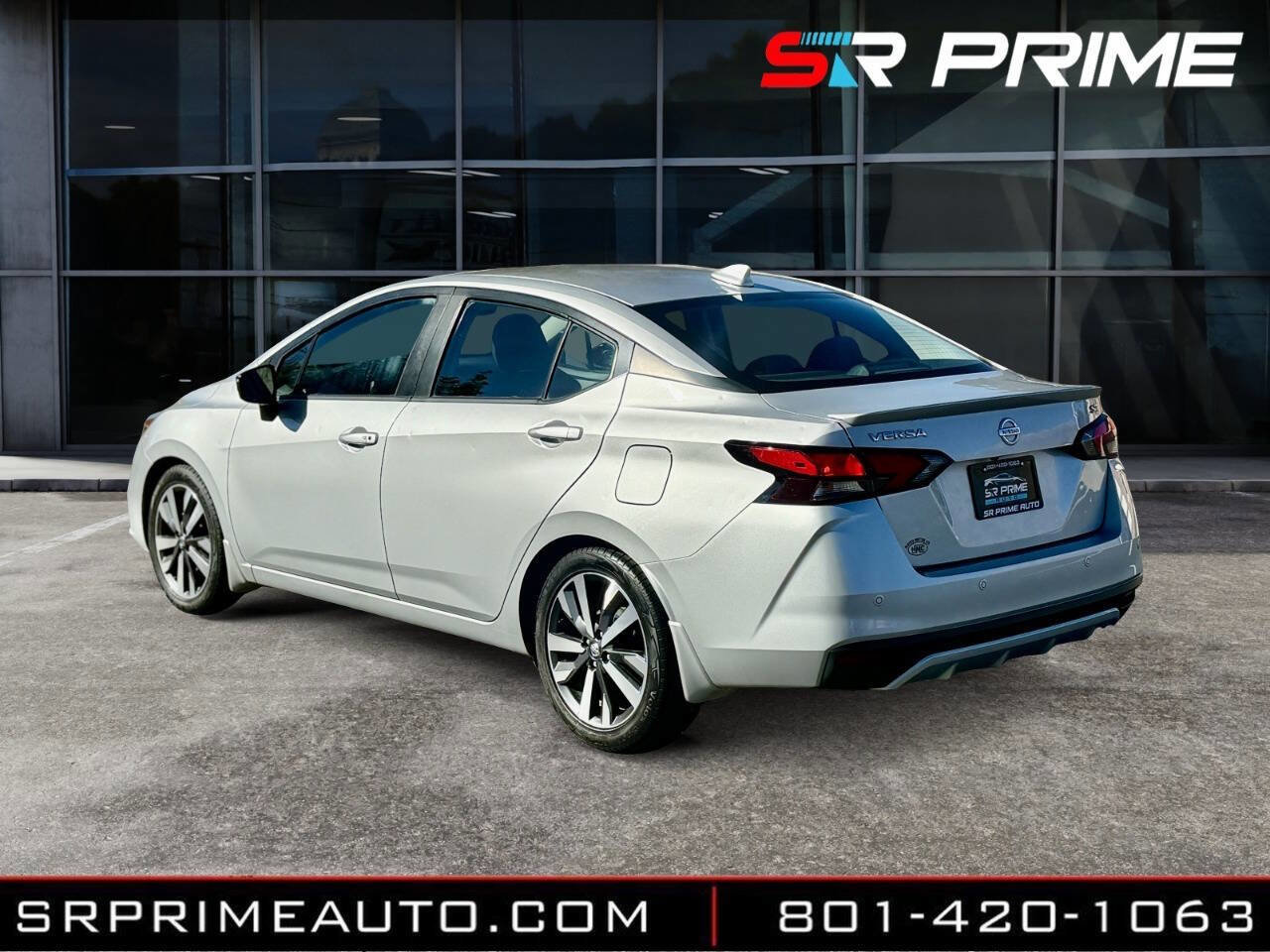 Used 2021 Nissan Versa SR image 2