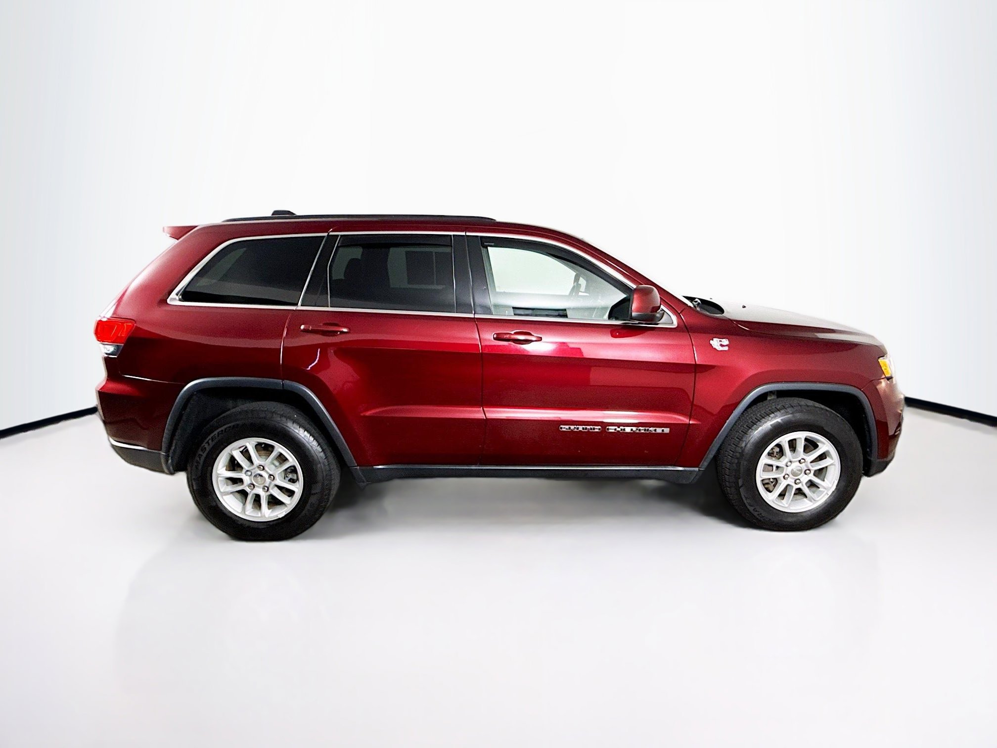Used 2018 Jeep Grand Cherokee Laredo image 2