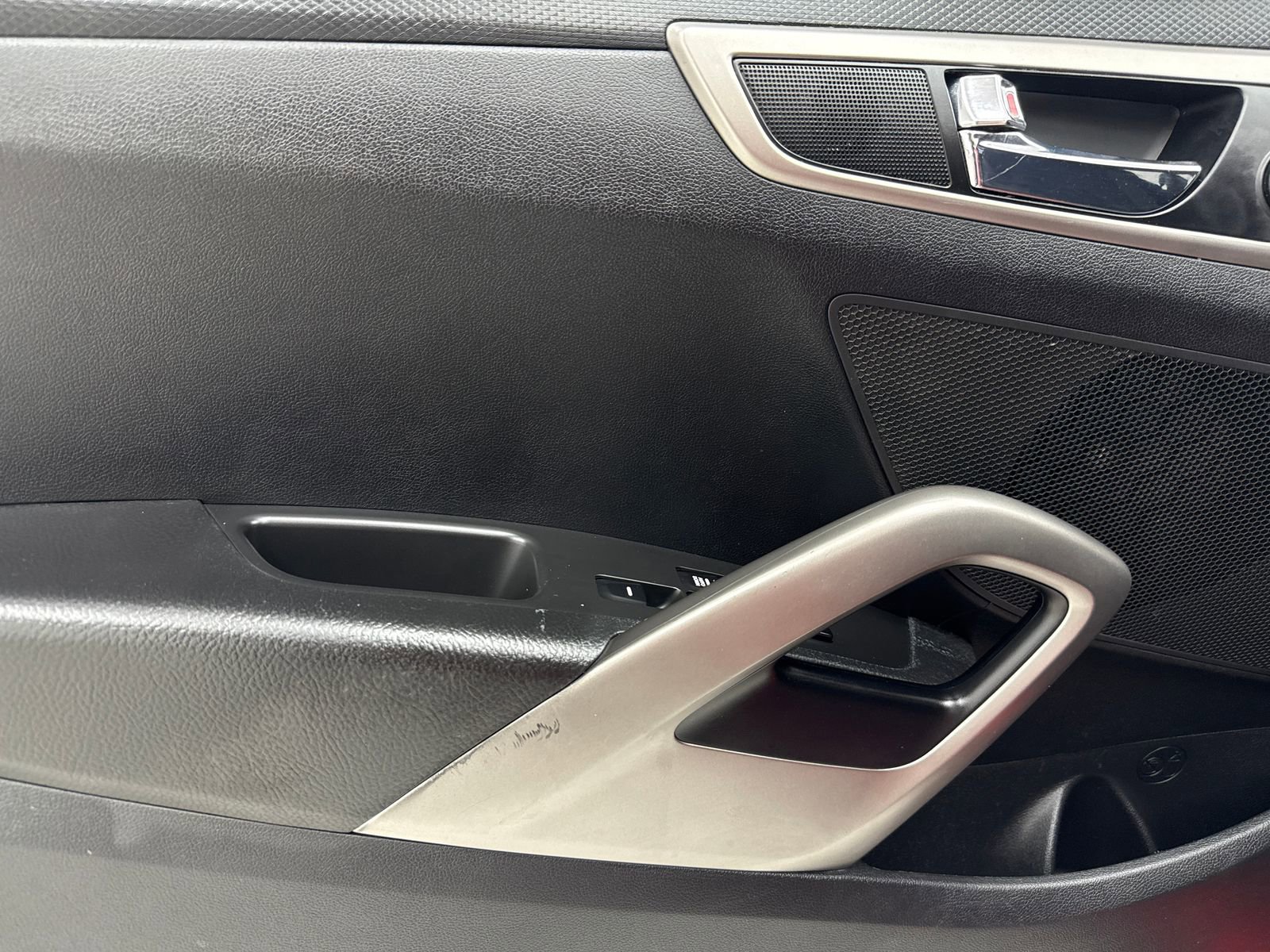 Used 2016 Hyundai Veloster FWD image 33