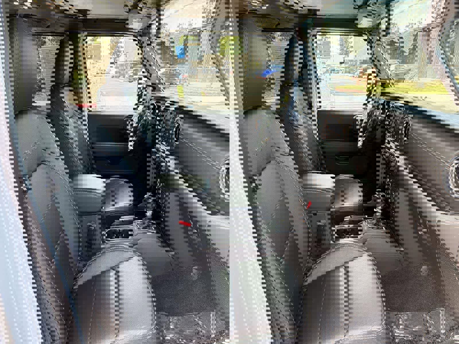 Used 2023 Jeep Wrangler Sahara w/ Cold Weather Group image 32