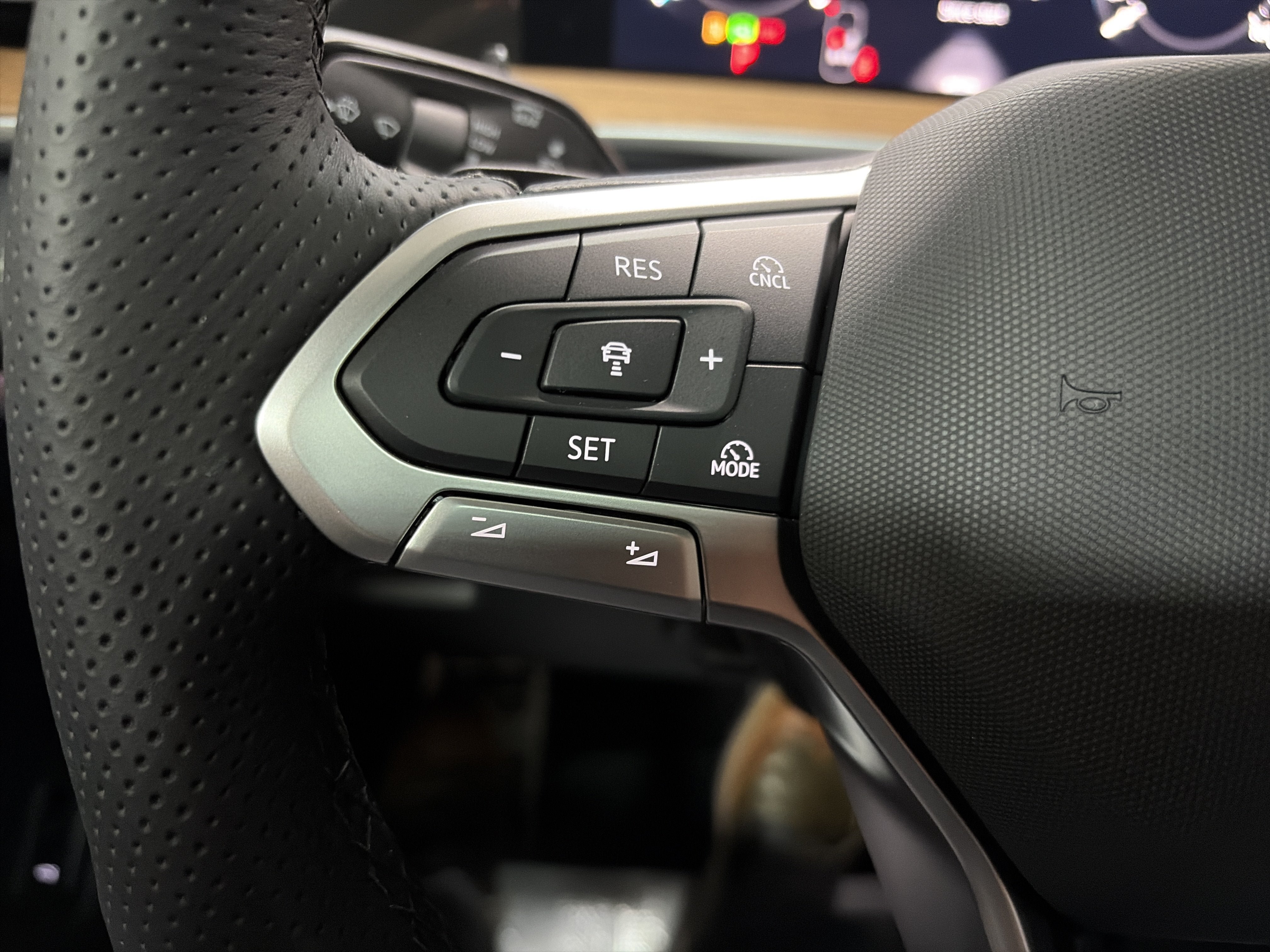 New 2026 Volkswagen Tiguan SEL R-Line AWD/4WD image 20