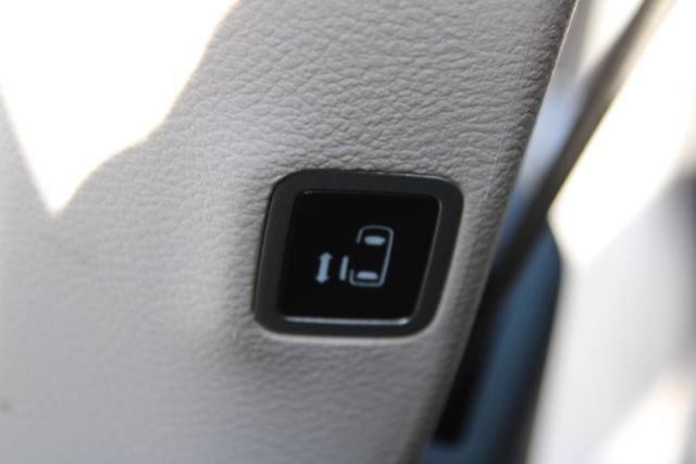 Used 2024 Chrysler Pacifica Limited FWD image 40