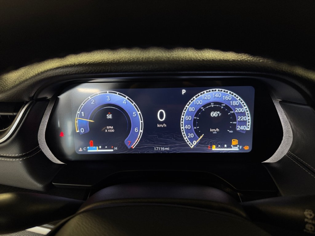 Used 2024 Jeep Grand Cherokee Laredo AWD/4WD image 16