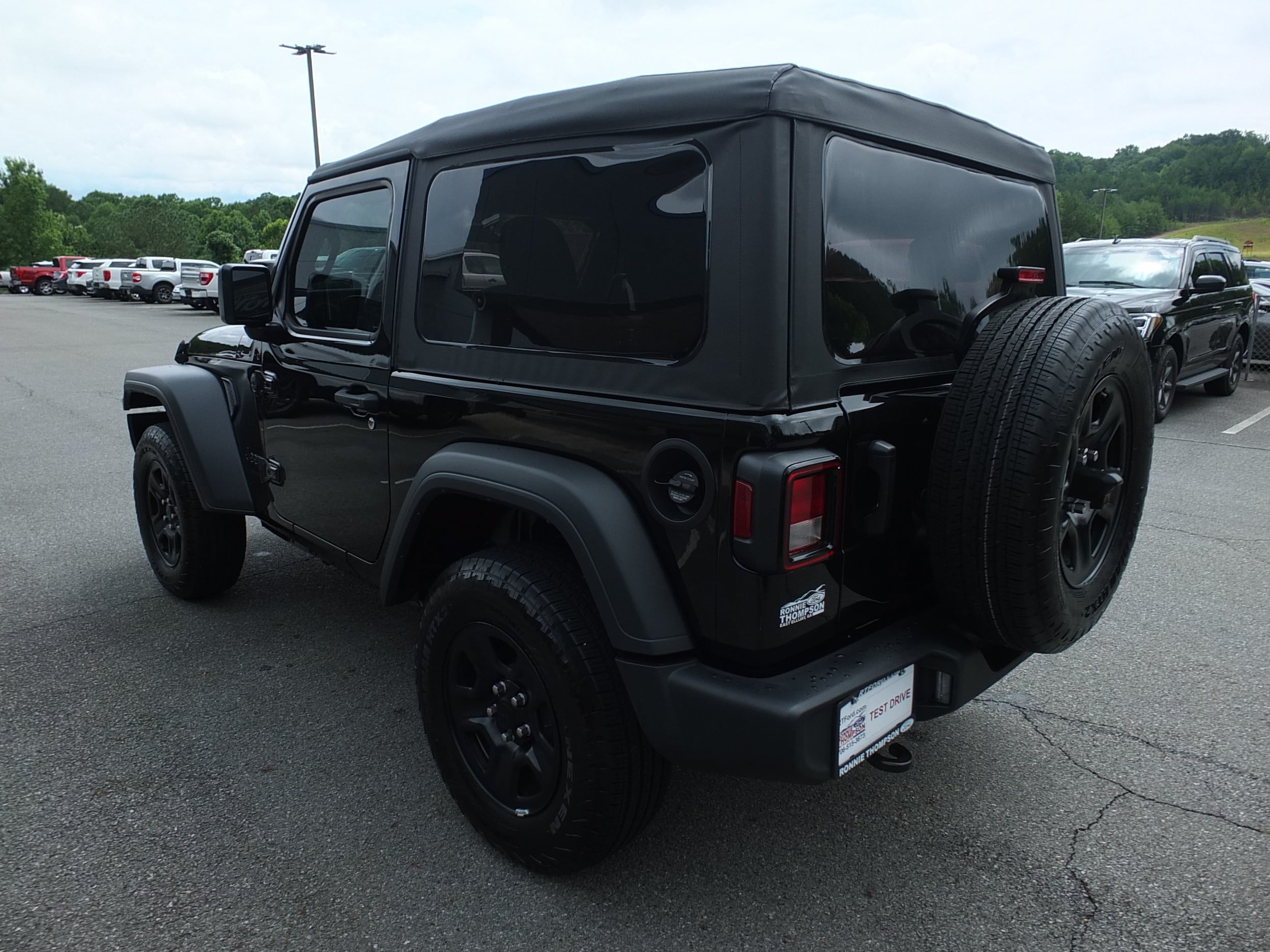 Used 2025 Jeep Wrangler Sport AWD/4WD image 5