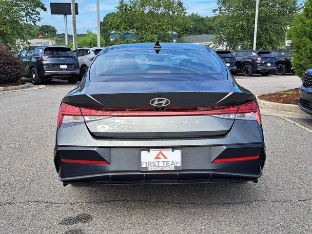 Used 2024 Hyundai Elantra SEL w/ Convenience Package FWD image 6