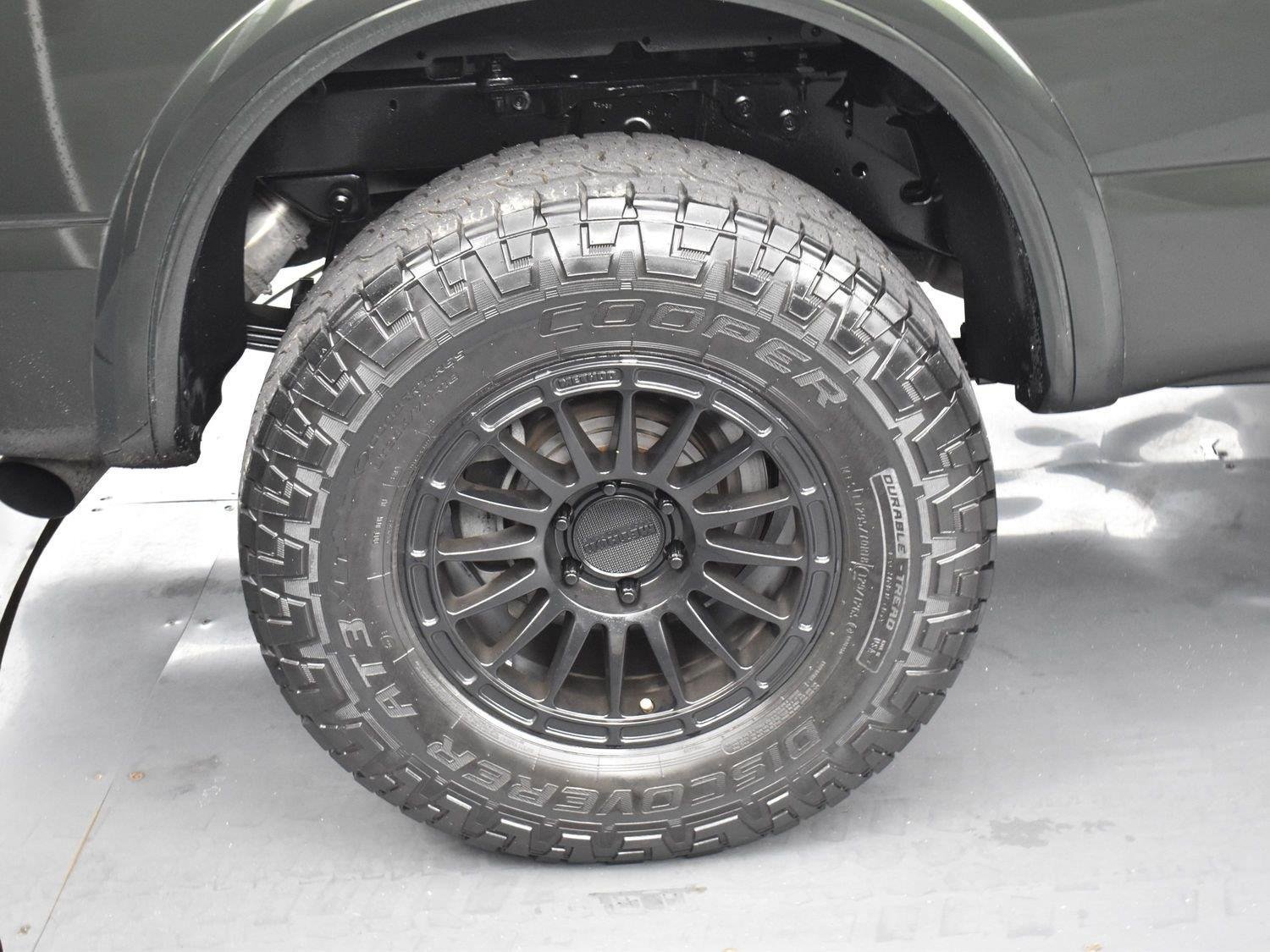 Used 2019 Nissan Titan PRO-4X w/ Pro-4x Convenience Package AWD/4WD image 33