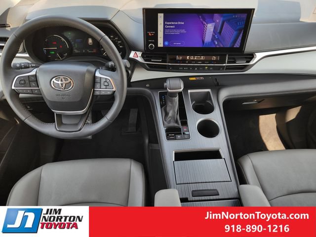 Used 2026 Toyota Sienna XLE FWD image 25