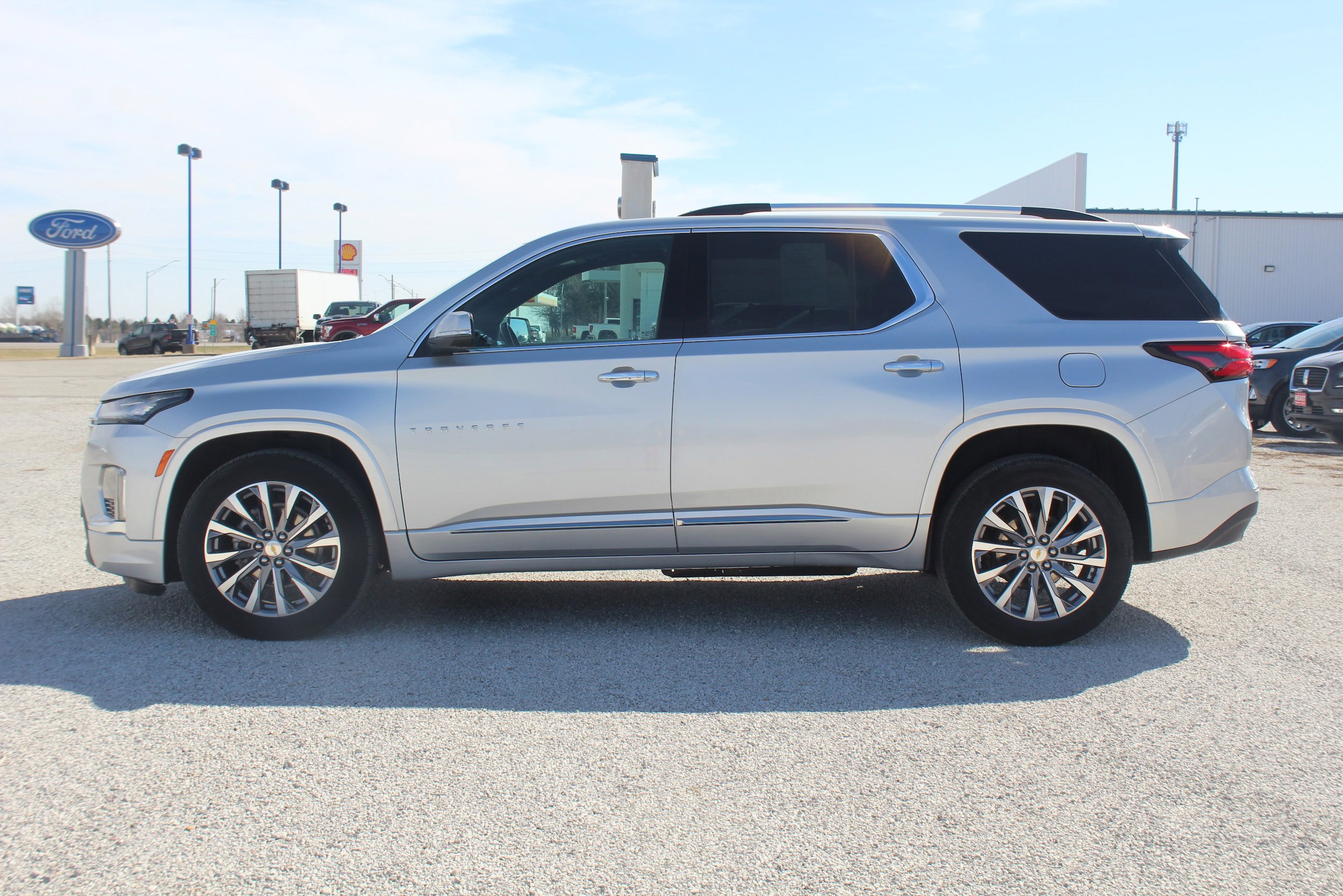 Used 2022 Chevrolet Traverse Premier w/ LPO, Floor Liner Package AWD/4WD image 8