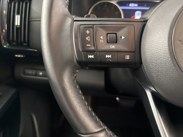 Used 2025 Nissan Pathfinder SV w/ SV Premium Package image 22