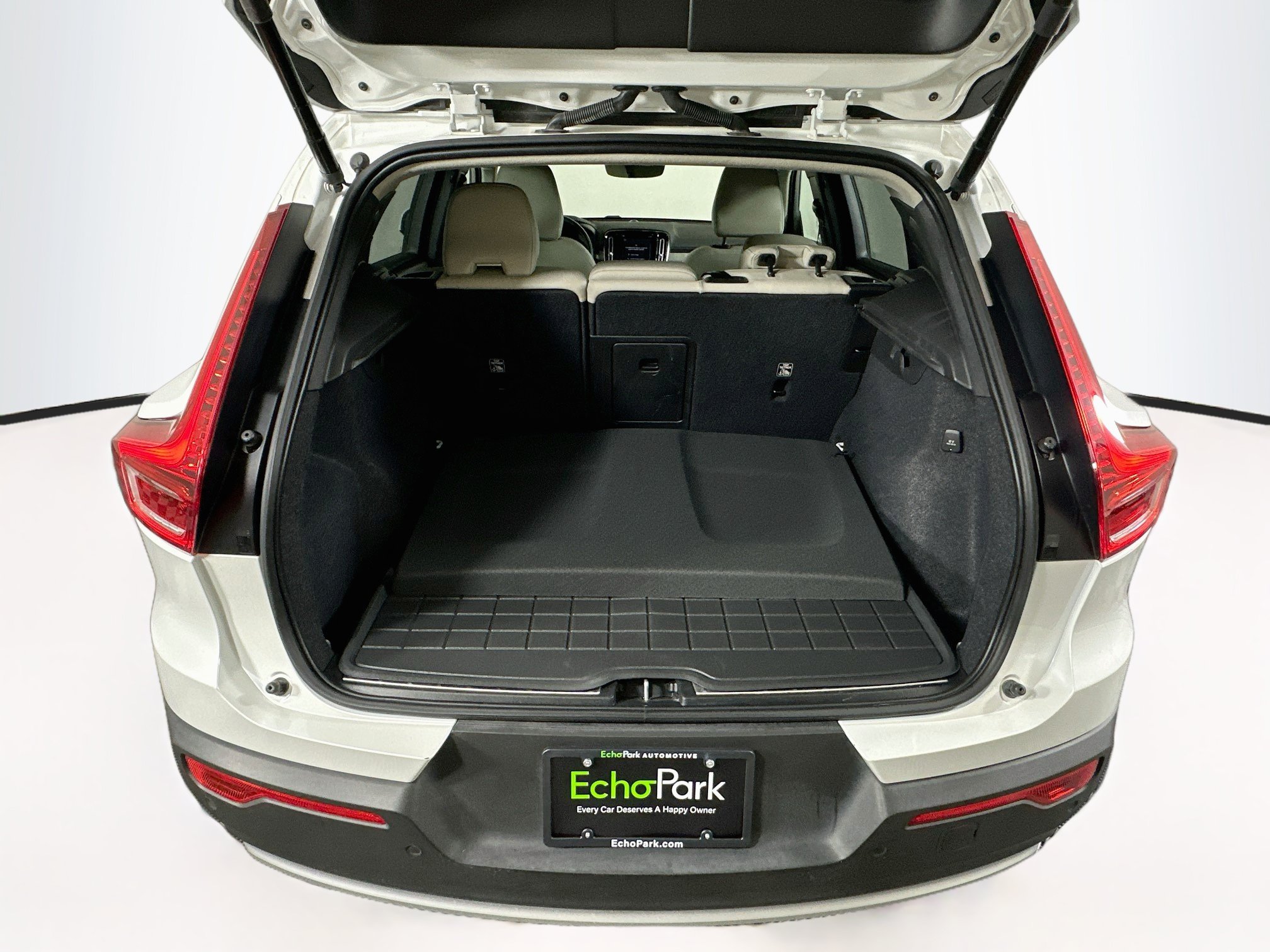 Used 2023 Volvo XC40 B4 Plus w/ Protection Package Premier FWD image 29