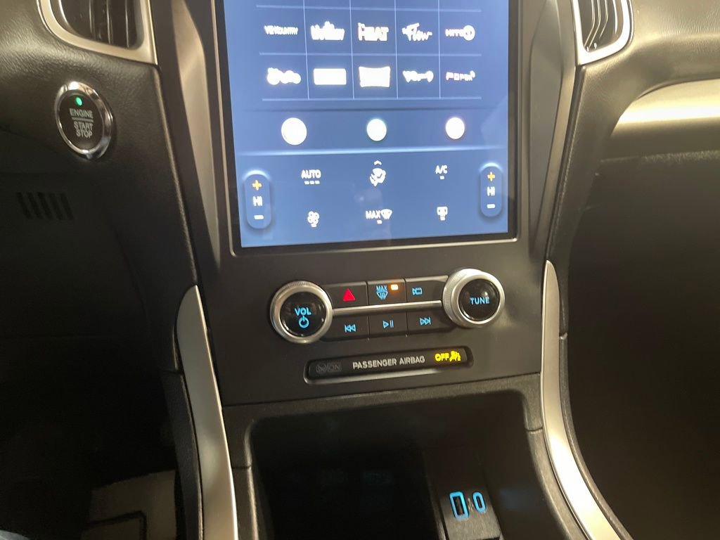 Used 2022 Ford Edge SE w/ Black Appearance Package image 19