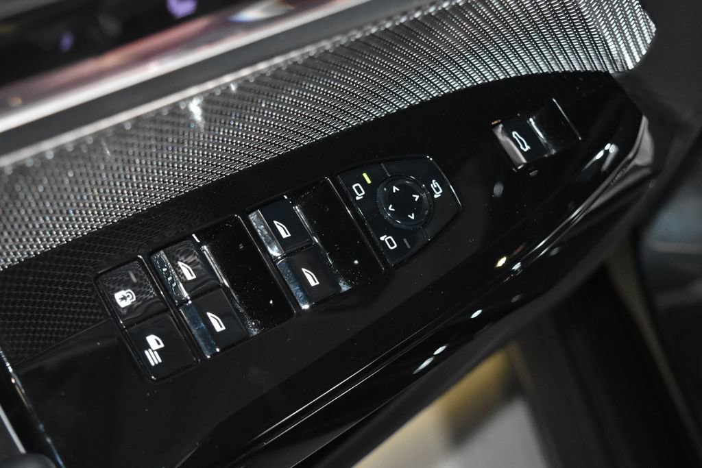 Certified 2024 BMW i7 xDrive60 image 6