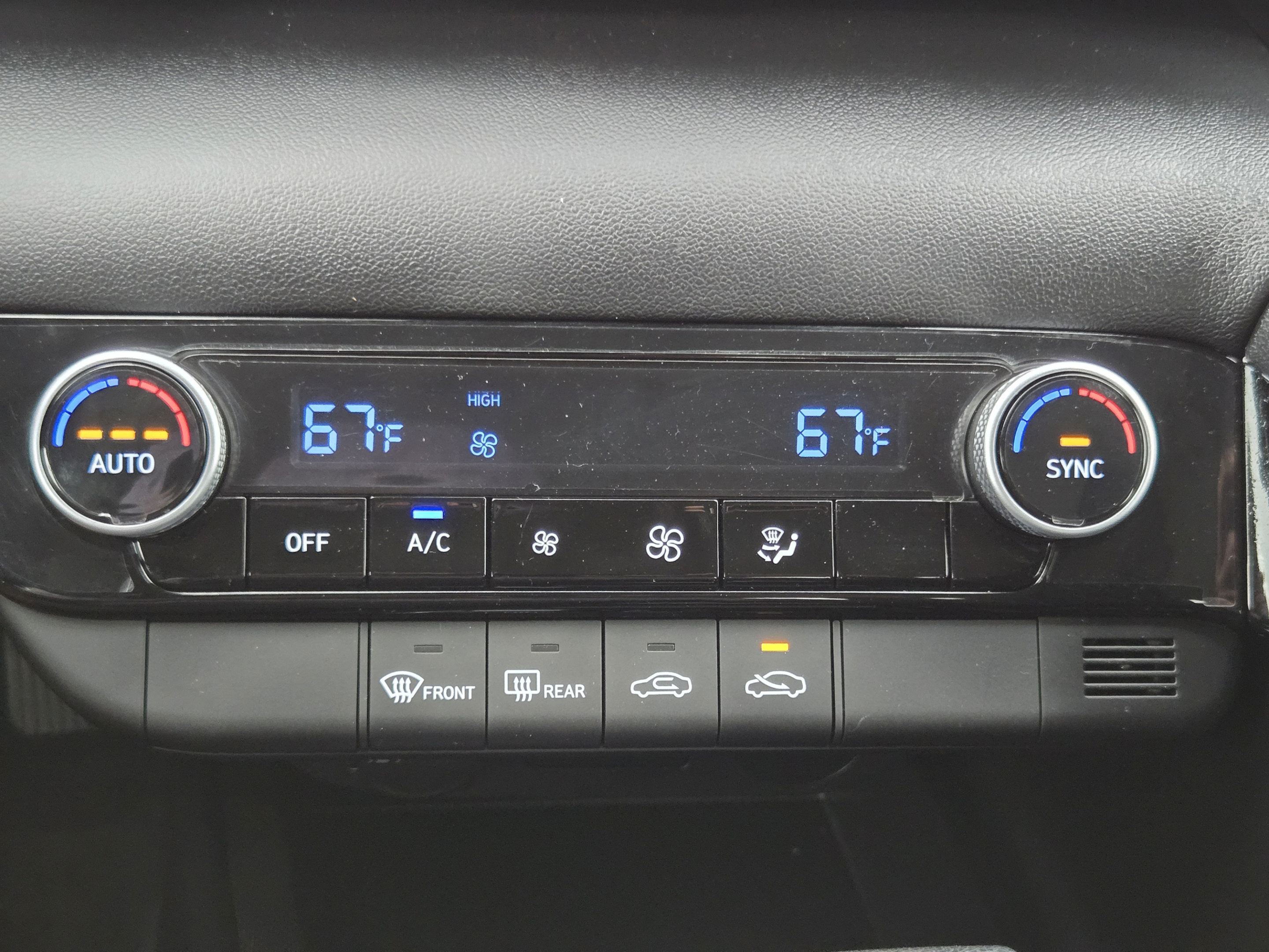 Used 2025 Hyundai Elantra Hybrid FWD image 15