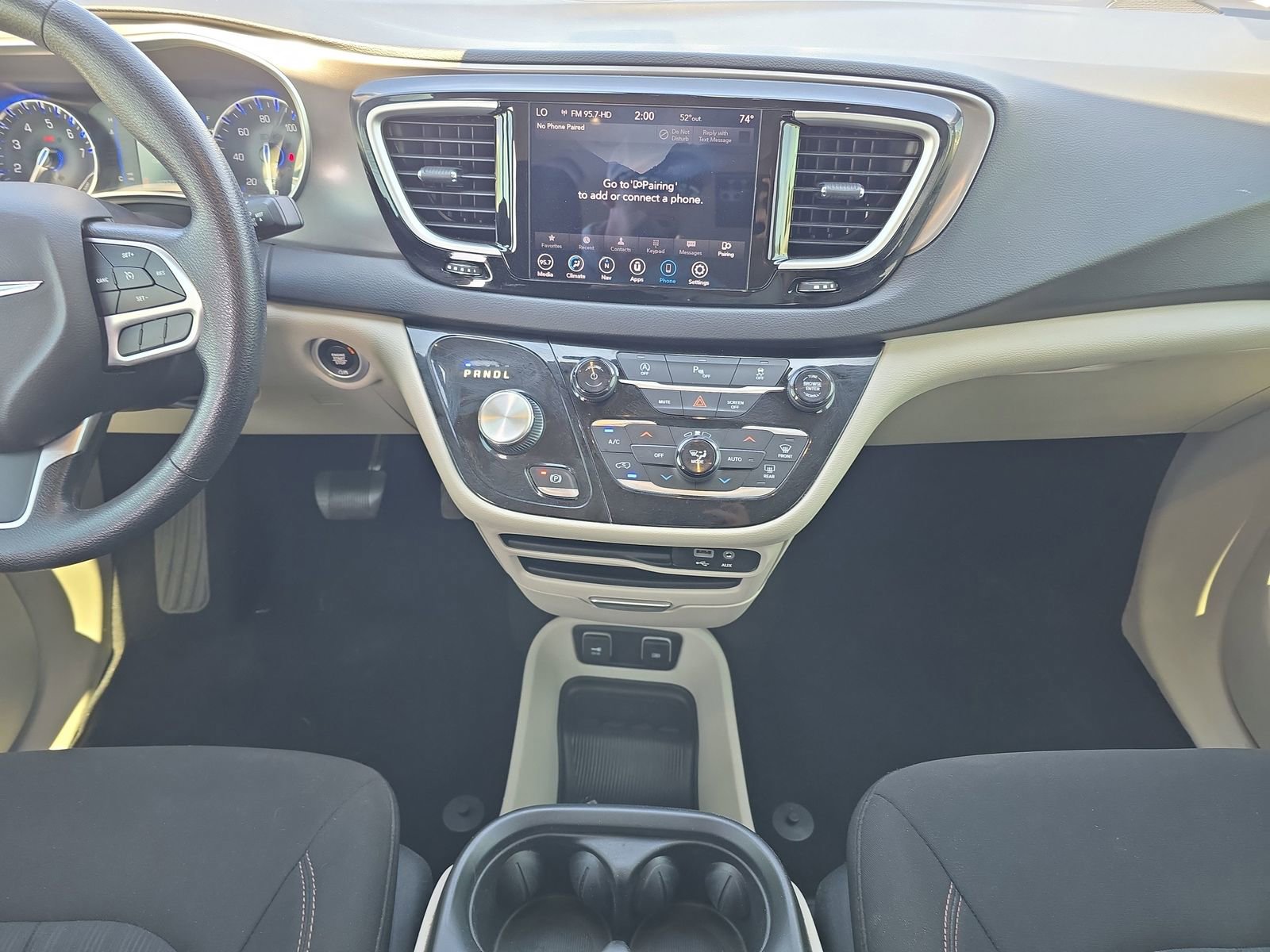 Used 2020 Chrysler Pacifica Touring image 10