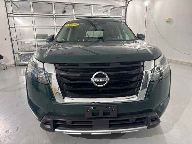 Used 2023 Nissan Pathfinder Platinum AWD/4WD image 2